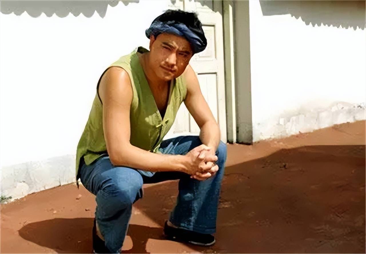 他曾是世界羽坛高手,转行当演员出演了100多部剧,深得观众喜欢