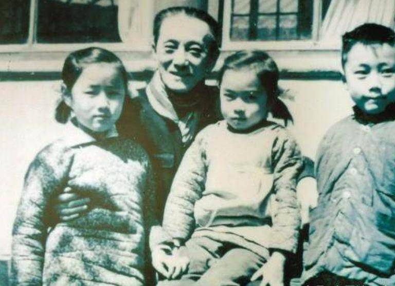 蒋光鼐一生三段婚姻,原配早亡,第二任妻子介绍他认识第三位夫人