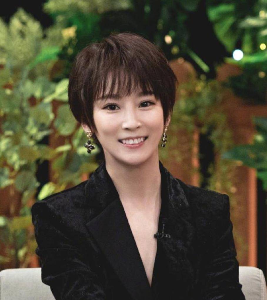 吴京妻子谢楠:嫁偶像,挺着孕肚办婚礼,4年生两子,成人生赢家