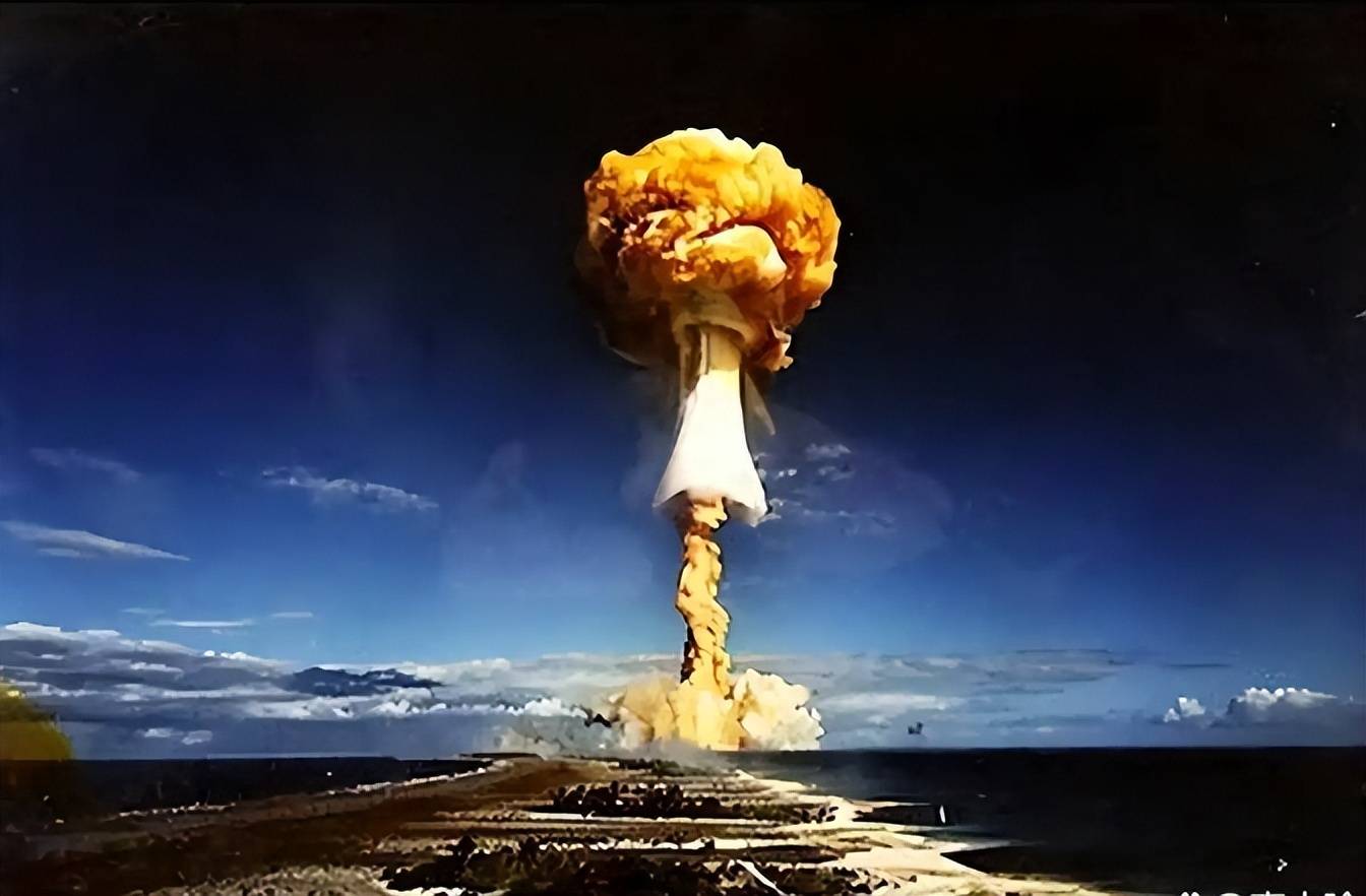 1964年,中国第一颗原子弹成功爆炸,唯独先通知日本,各国啥反应