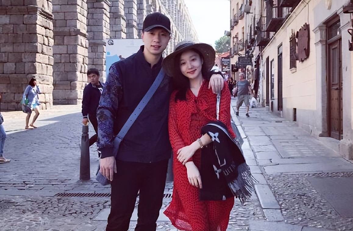 马龙爱妻夏露幽默调侃:假若我离婚了,你们不得要举国欢腾成风