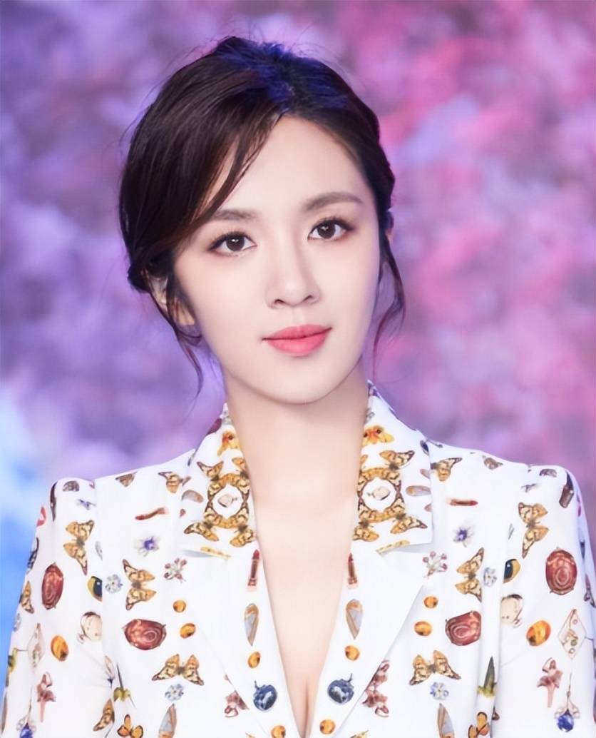 王晓晨:曾是胡歌绯闻女友,又被张翰在剧里揩油,现在仍不温不火