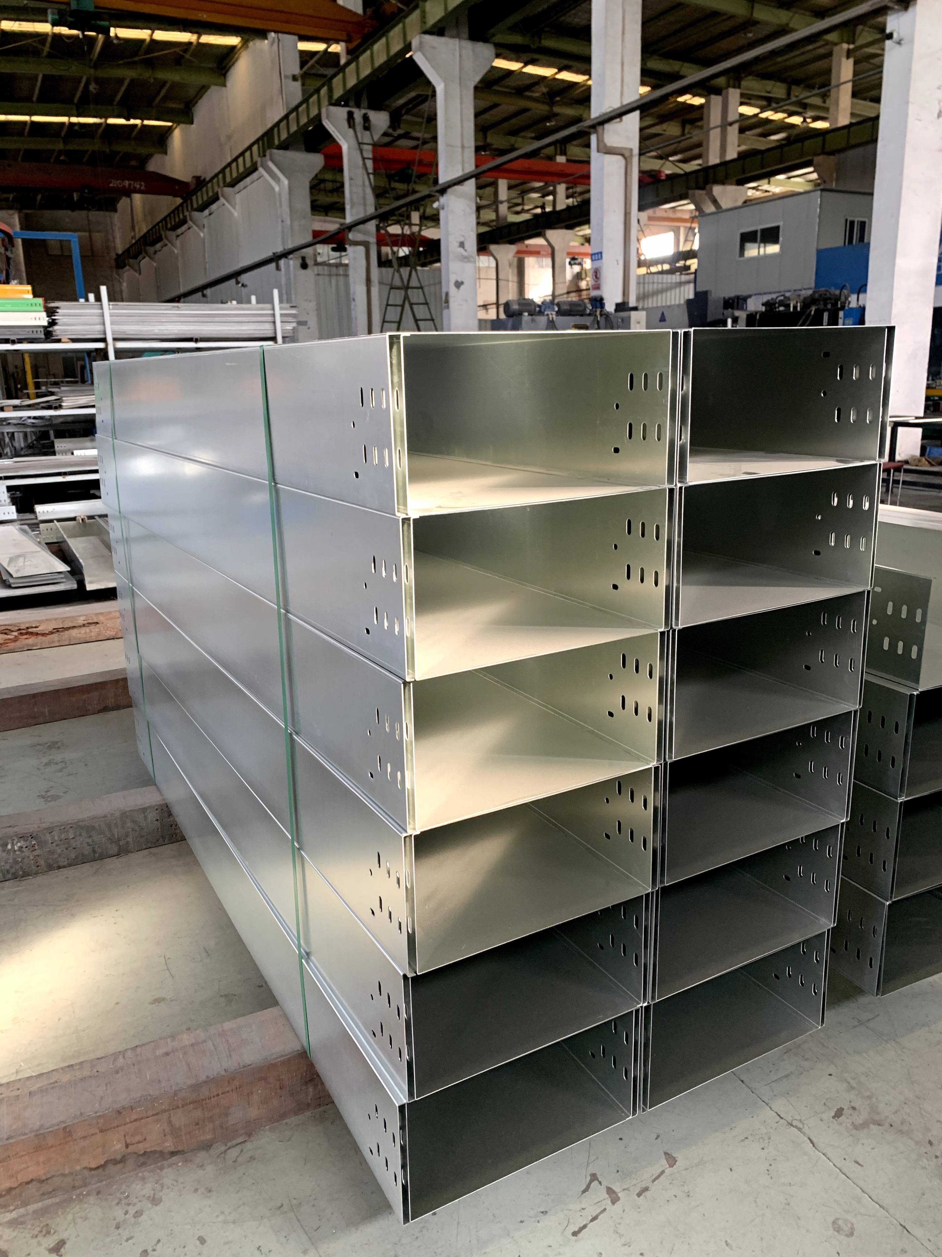 金属桥架领域优选无锡鑫宏发,专注喷塑/金属/防火桥架,品质保障助力