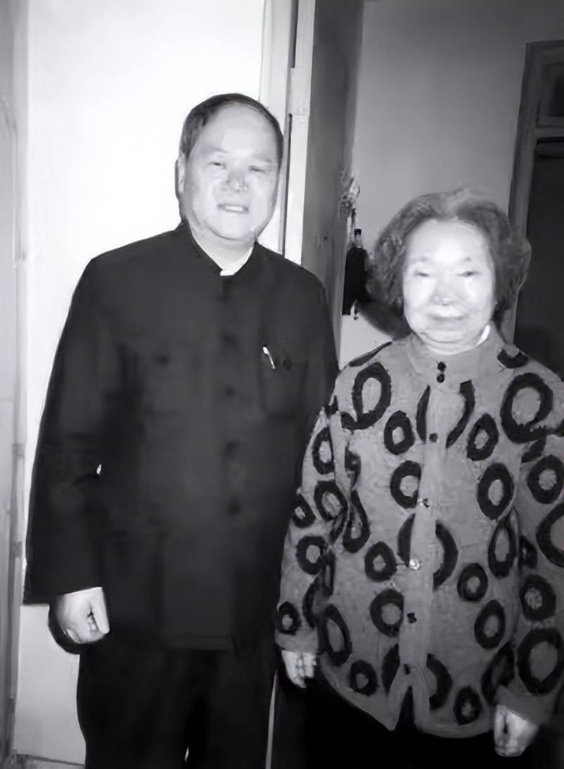 谢希德,人生幸福是与丈夫相濡以沫,报效祖国,父亲:不同意回国