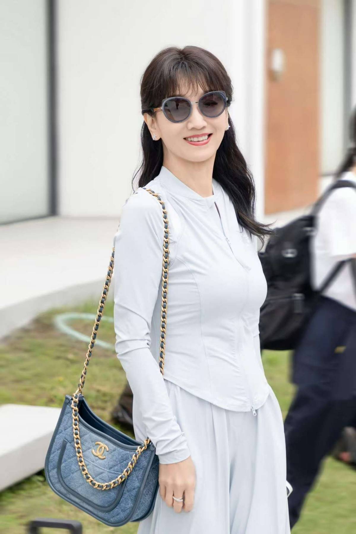 71岁赵雅芝生图流出,皮肤松弛,满脸皱纹,网友吓到不敢认