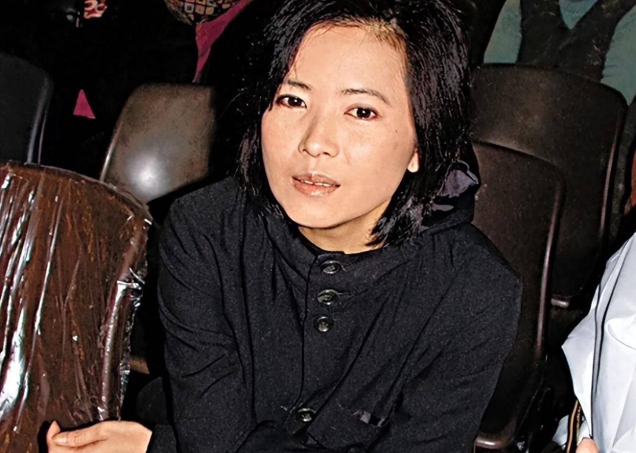 1992年,周慧敏跟蓝洁瑛的一张合照,为何令人唏嘘?