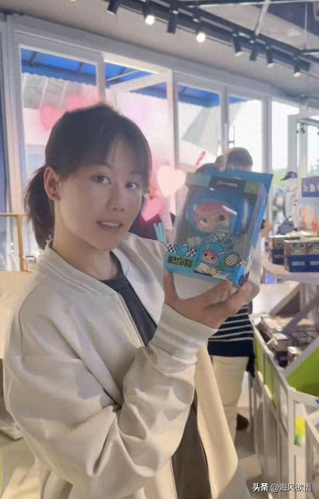 陈幸同中网追星太可爱，私服短发造型惊艳，赛场外反差感拉满
