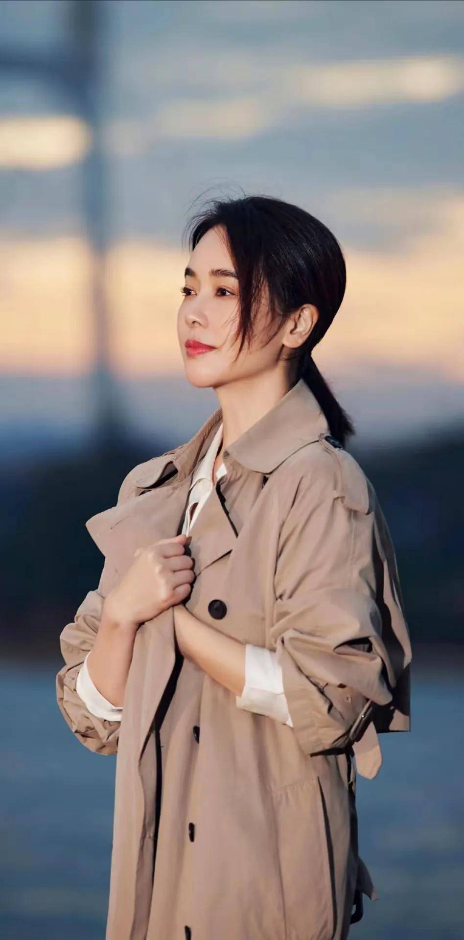 左小青:温婉长相邂逅真挚笑容,揭秘女神魅力的不朽传奇!