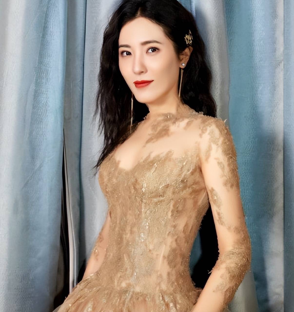 从小透明到影帝,和曾黎分手娶韩国女星,他究竟有何特殊魅力?