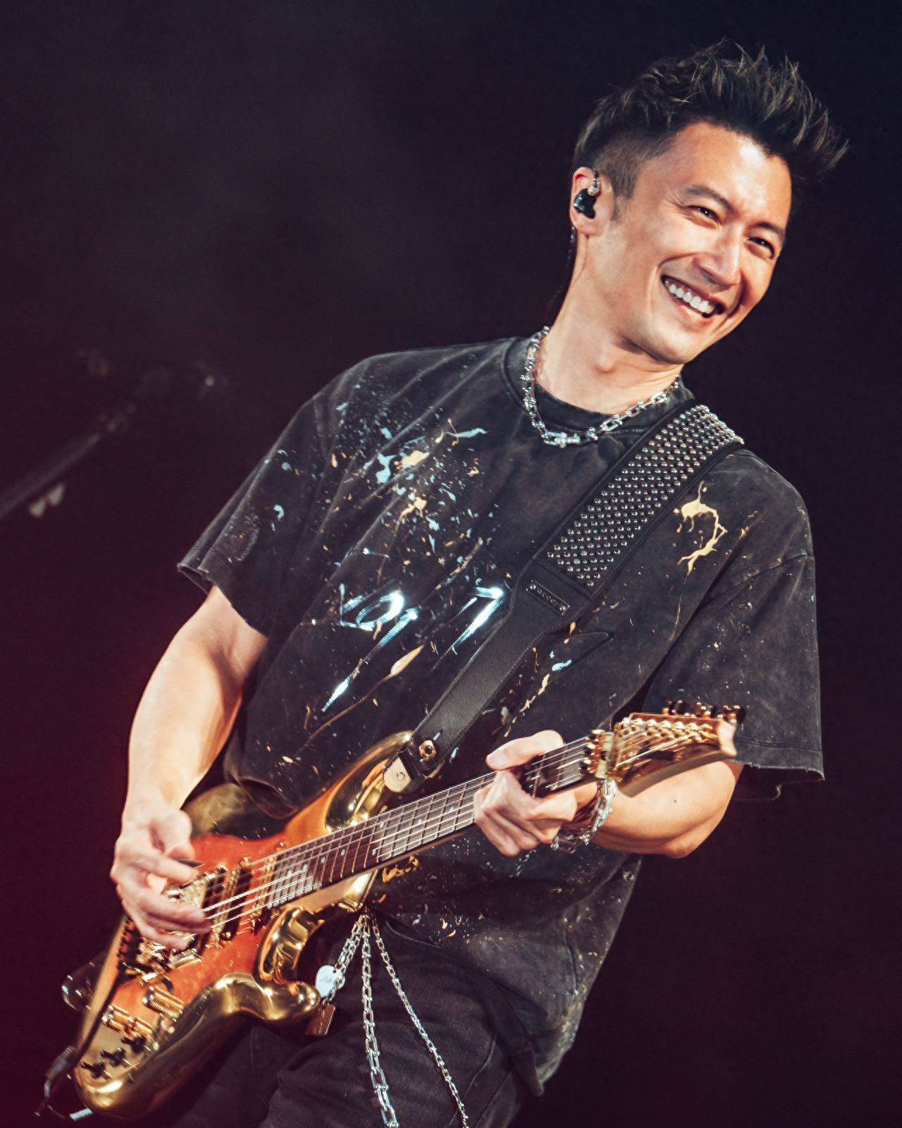 谢霆锋「进化」演唱会广州站圆满结束,处女座卷王造就雨中名场面