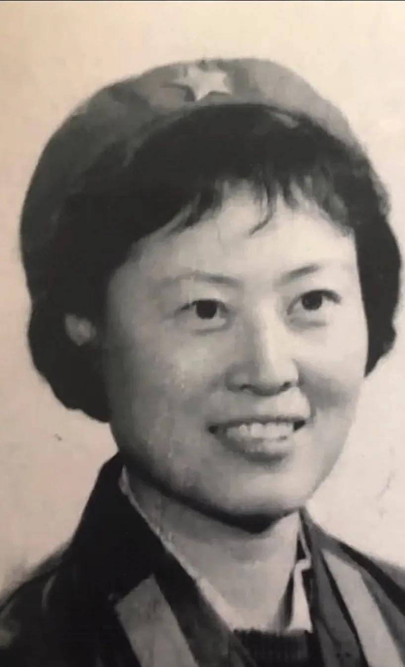 马国光的夫人及女儿到宣化红一师演出,我全程陪同跟踪报道