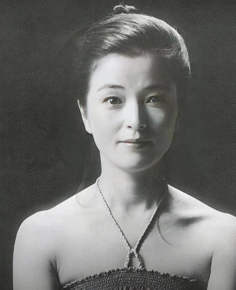 倍赏千惠子:从银幕女神到歌影双栖的传奇