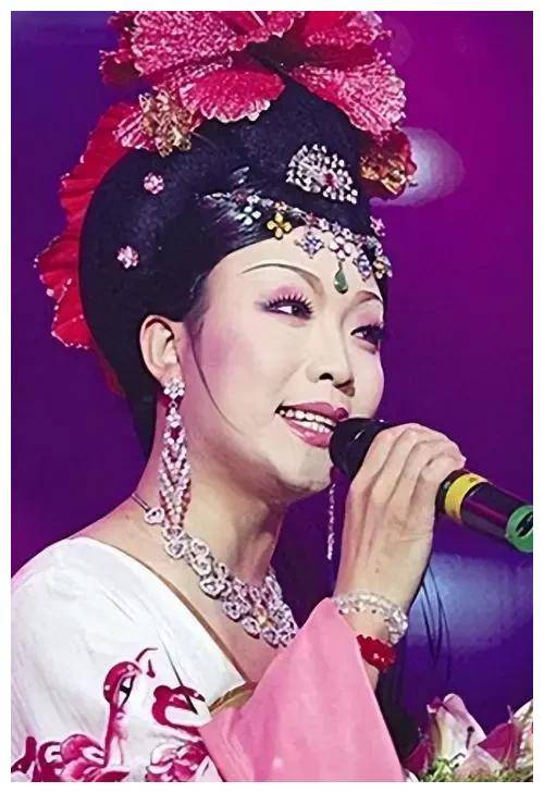 我觉得像李玉刚这样敢想敢做的年轻人,才是中国传统文化的希望所在