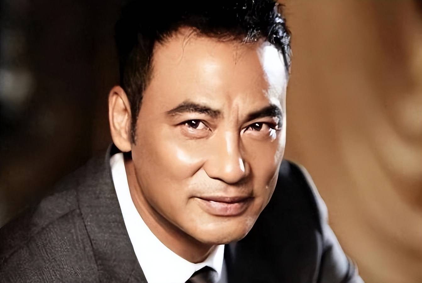 演员任达华:出道43年0绯闻,为爱丁克,50岁老来得子泪流满面