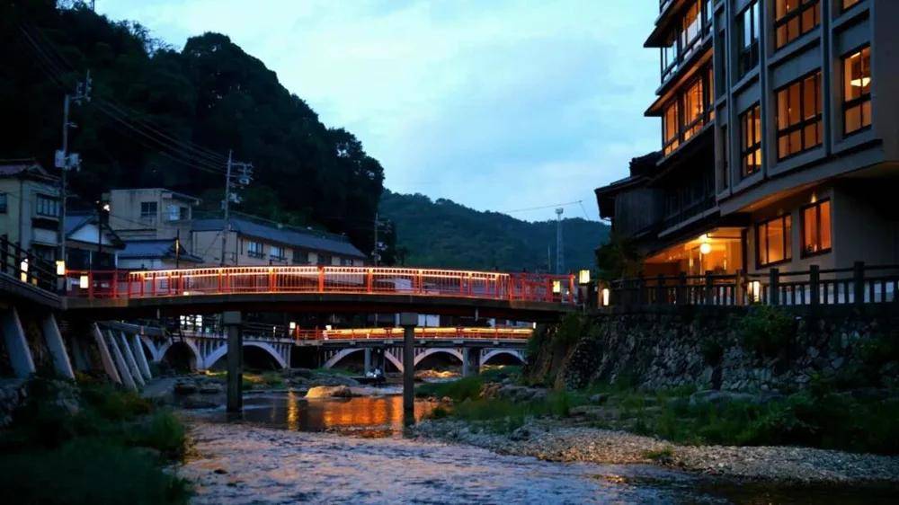 一家温泉旅馆，如何拯救日本小城？ -华闻时空