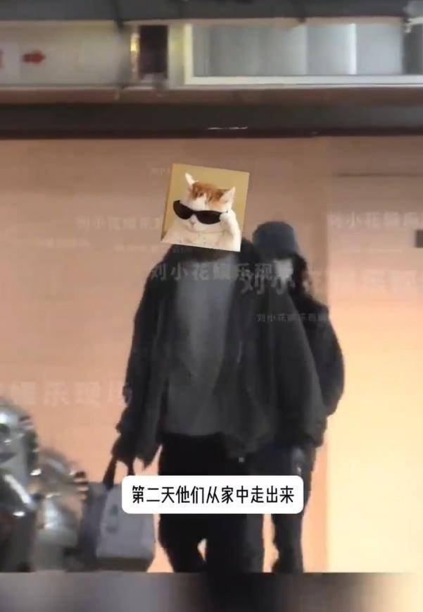 邓家佳疑似新恋情曝光,跟神秘男子打网球,两人晚上一起回家 插图5 邓家佳疑似新恋情曝光,跟神秘男子打网球,两人晚上一起回家 插图5