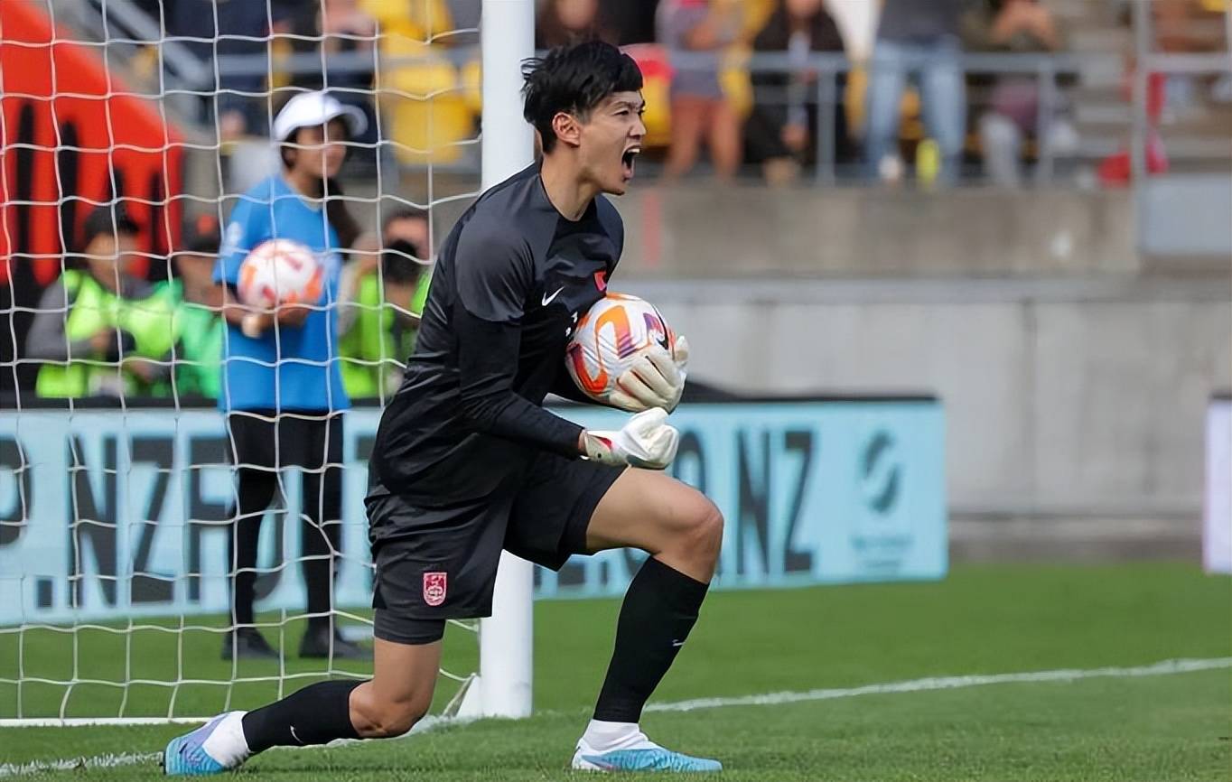 颜骏凌提前做出重要决定!已赢得上港和国足球迷点赞,值得期待