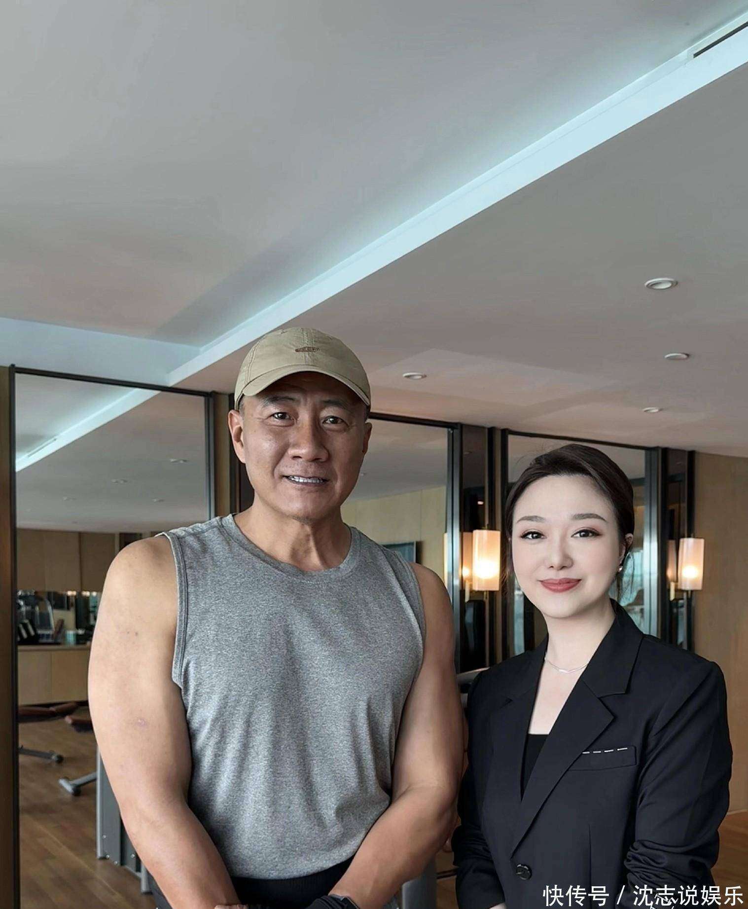 胡军在石家庄酒店健身被偶遇胸肌 手臂肌肉线条明显男人味十足