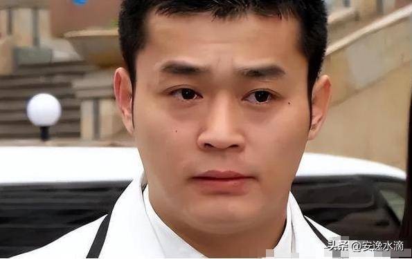 他是赵本山"拿手徒弟",生活一塌糊涂,老婆也离自己而去