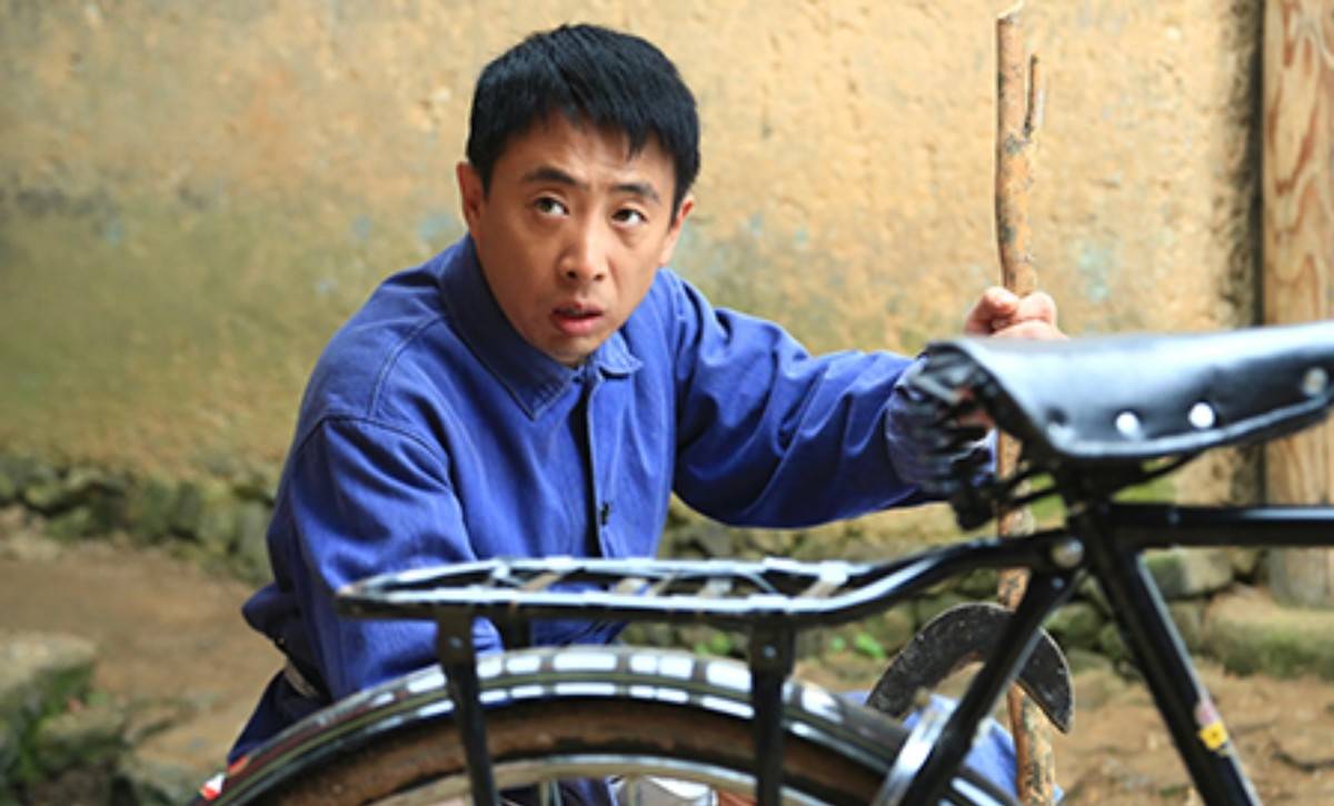 他长得不帅也不火,两任女友嫌他穷分手了,娶女强人后生活很幸福