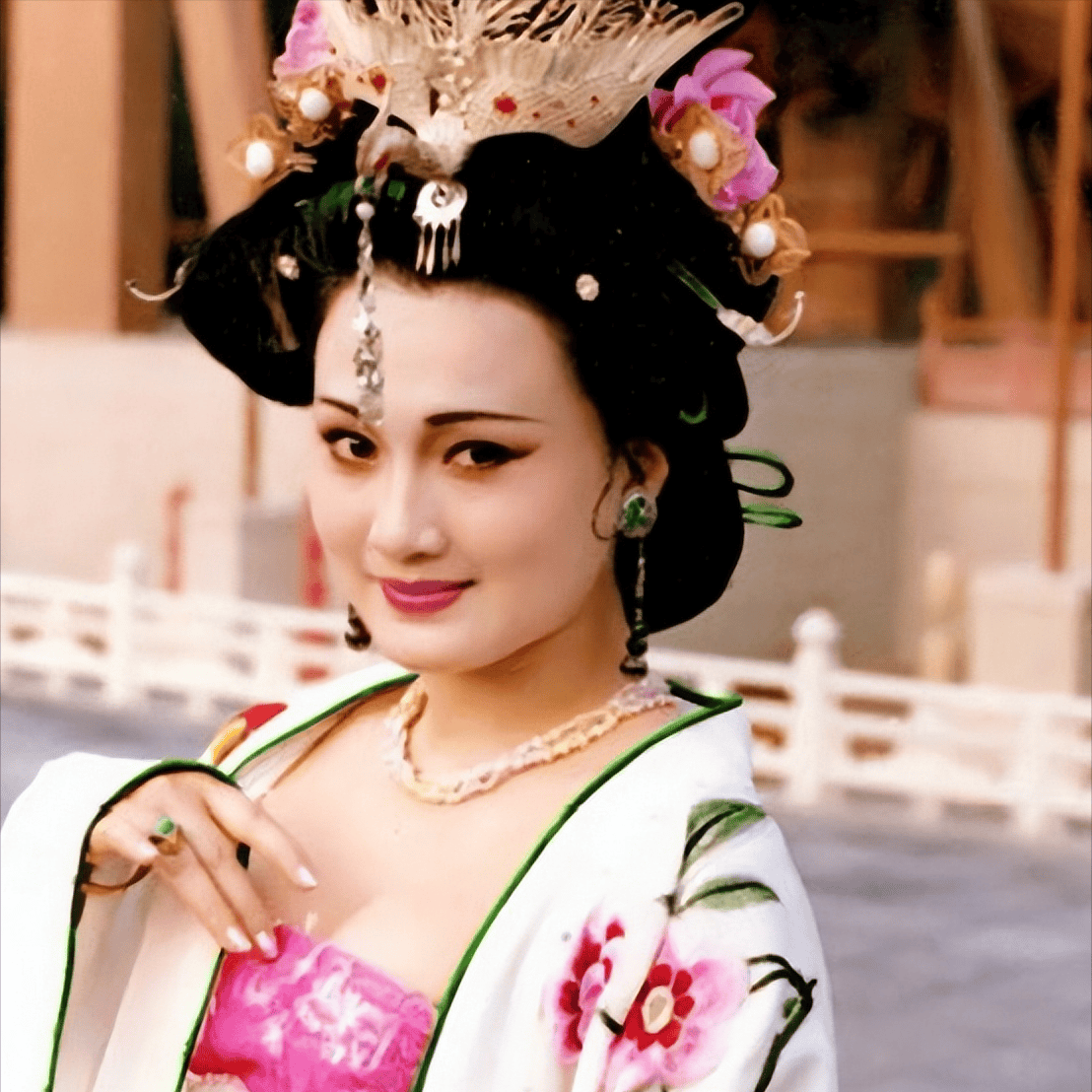 唐朝真是以胖为美吗,看到杨贵妃的真实体重后,女孩就笑不出来了