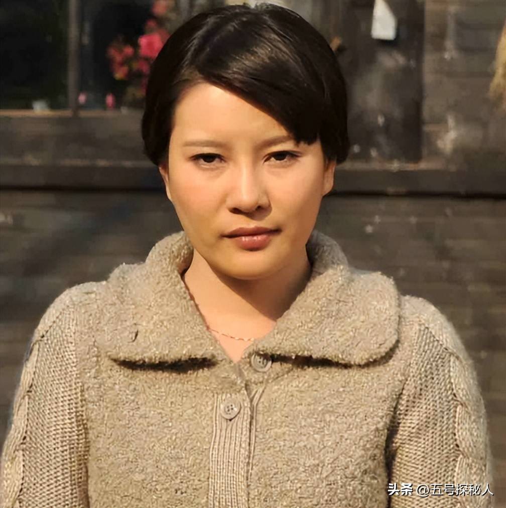 21年前抛弃侯耀文,转身嫁给师侄戴志诚的袁茵,如今活成了这样