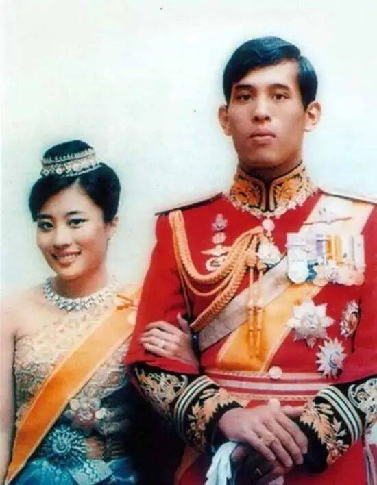 图片[33]-泰国王太后诗丽吉去世，留下19顶奢华王冠和她的传奇一生 -华闻时空