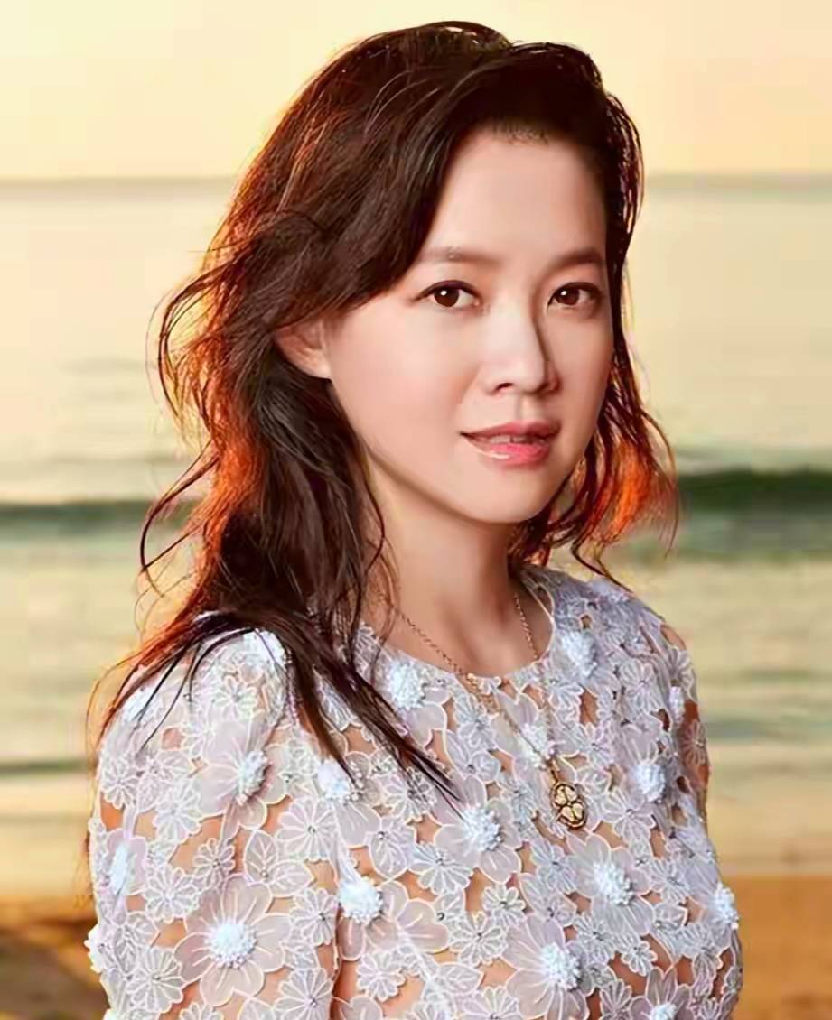 相恋20年未结婚的曾宝仪,背后有何令人深思的故事?