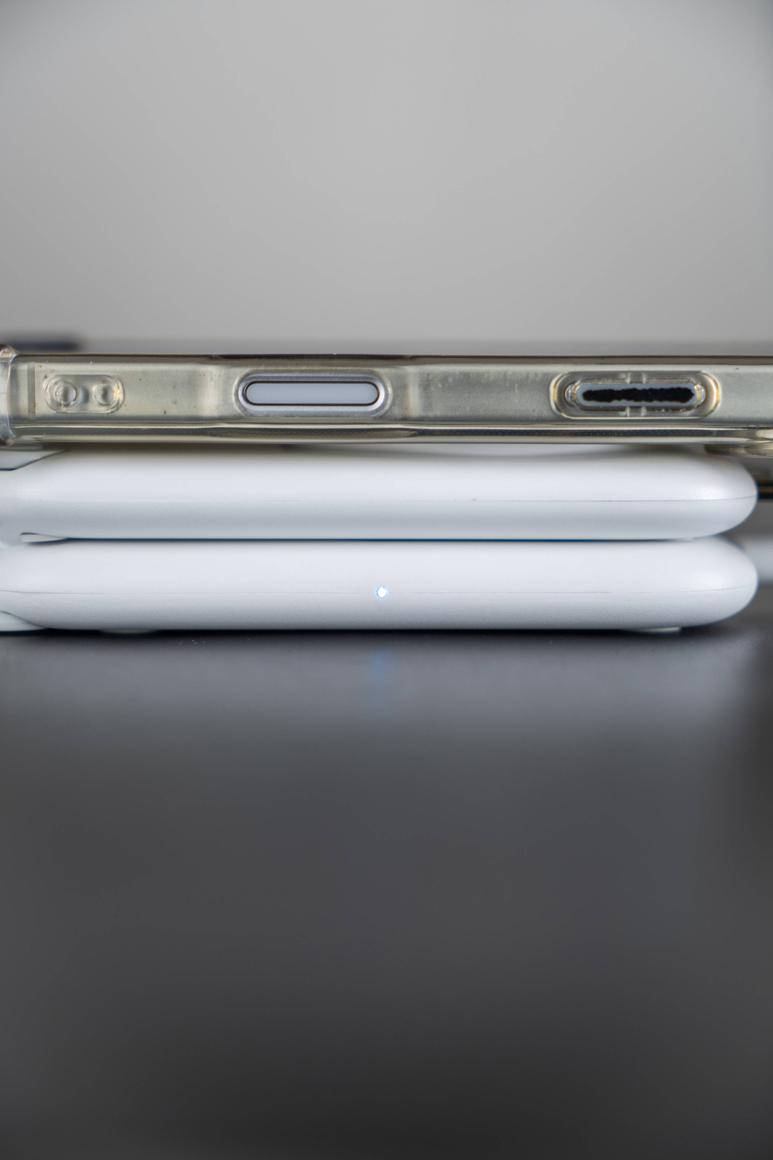 行李箱造型的无线充电器见过吗?迪奥科三合一折叠磁吸充电器分享