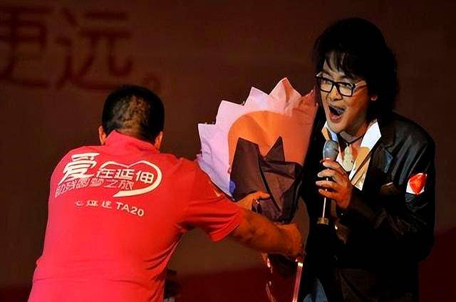廖百威近况:定居广州有多种身份,60岁状态佳,持续投身公益事业