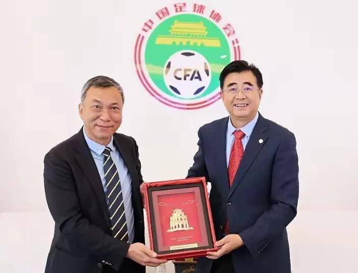 洋帅土帅之争:国足教练席上的无尽轮回