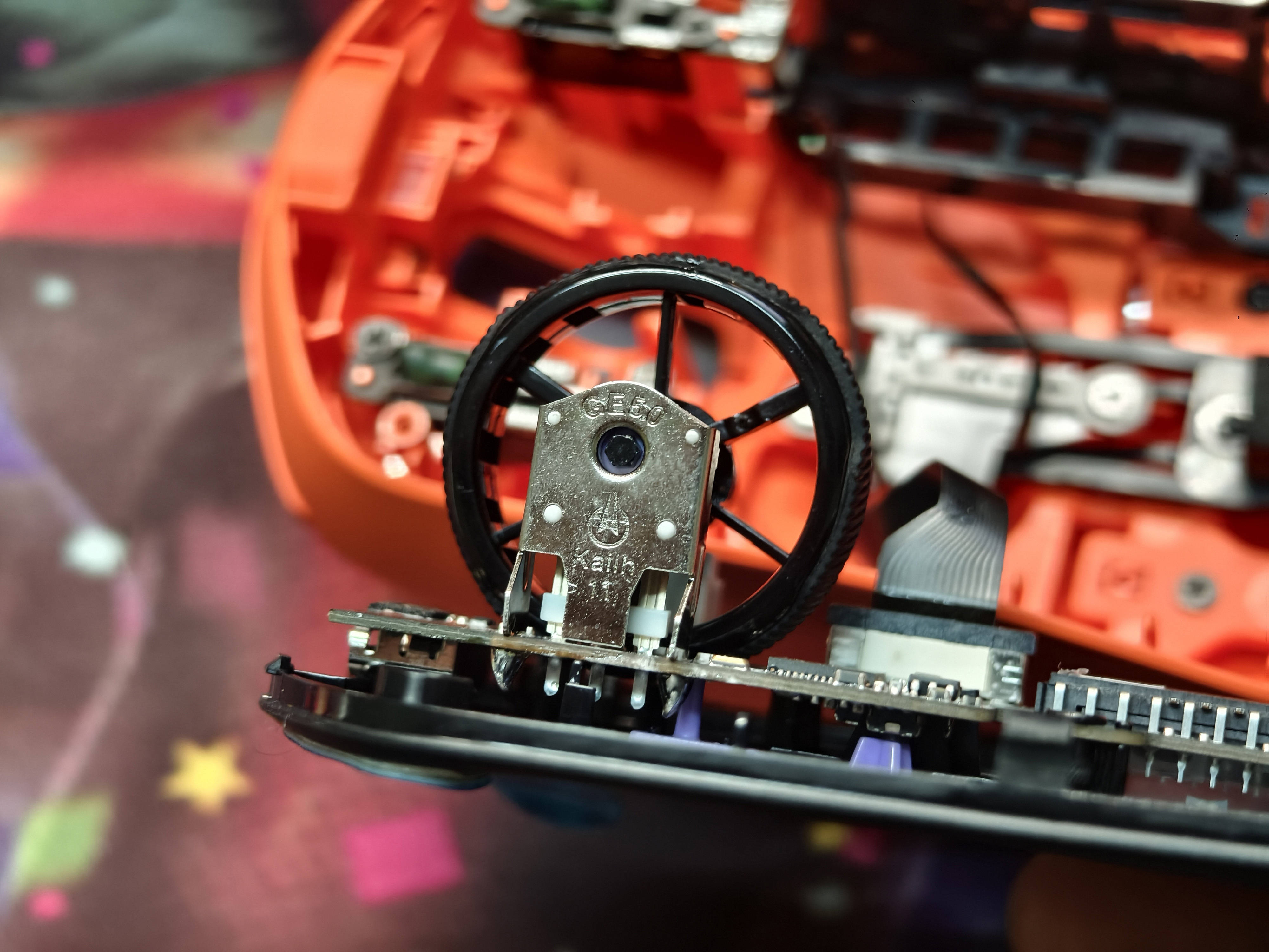 喜欢适配中小手的对称型VT二代电竞鼠标？呐！雷柏VT1系列了解下