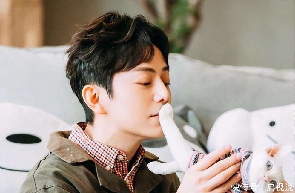 何炅:曾是无数人生命里的一束光,现在却被痛苦折磨无法自拔
