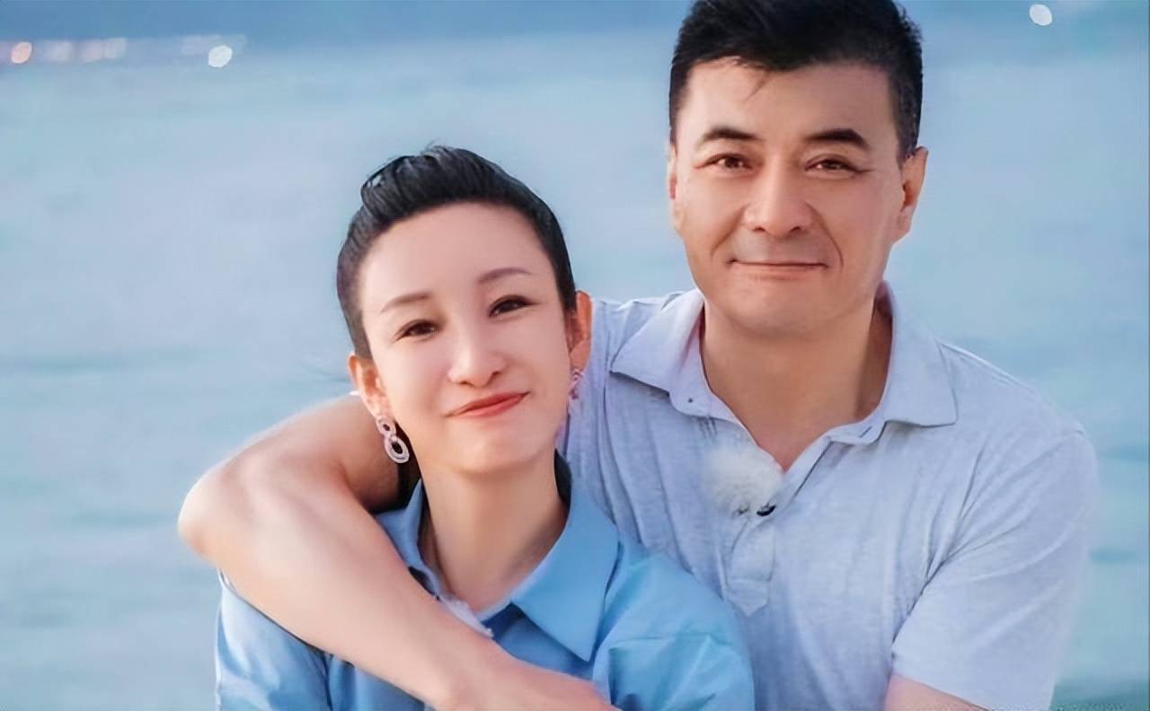 "最丑影后"秦海璐,与二婚丈夫生下巨婴症儿子,如今过的怎样?