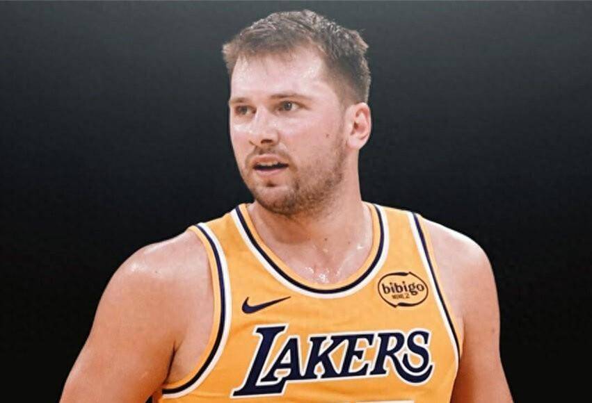 湖人逆转爵士 詹姆斯复出首秀冲击篮下_湖人客场对阵灰熊 东契奇单节轰下16分 全场爆砍44分12篮板6助攻 湖人主场迎战马刺 伤病报告长得像一份球队花名册 东契奇复出 海斯右