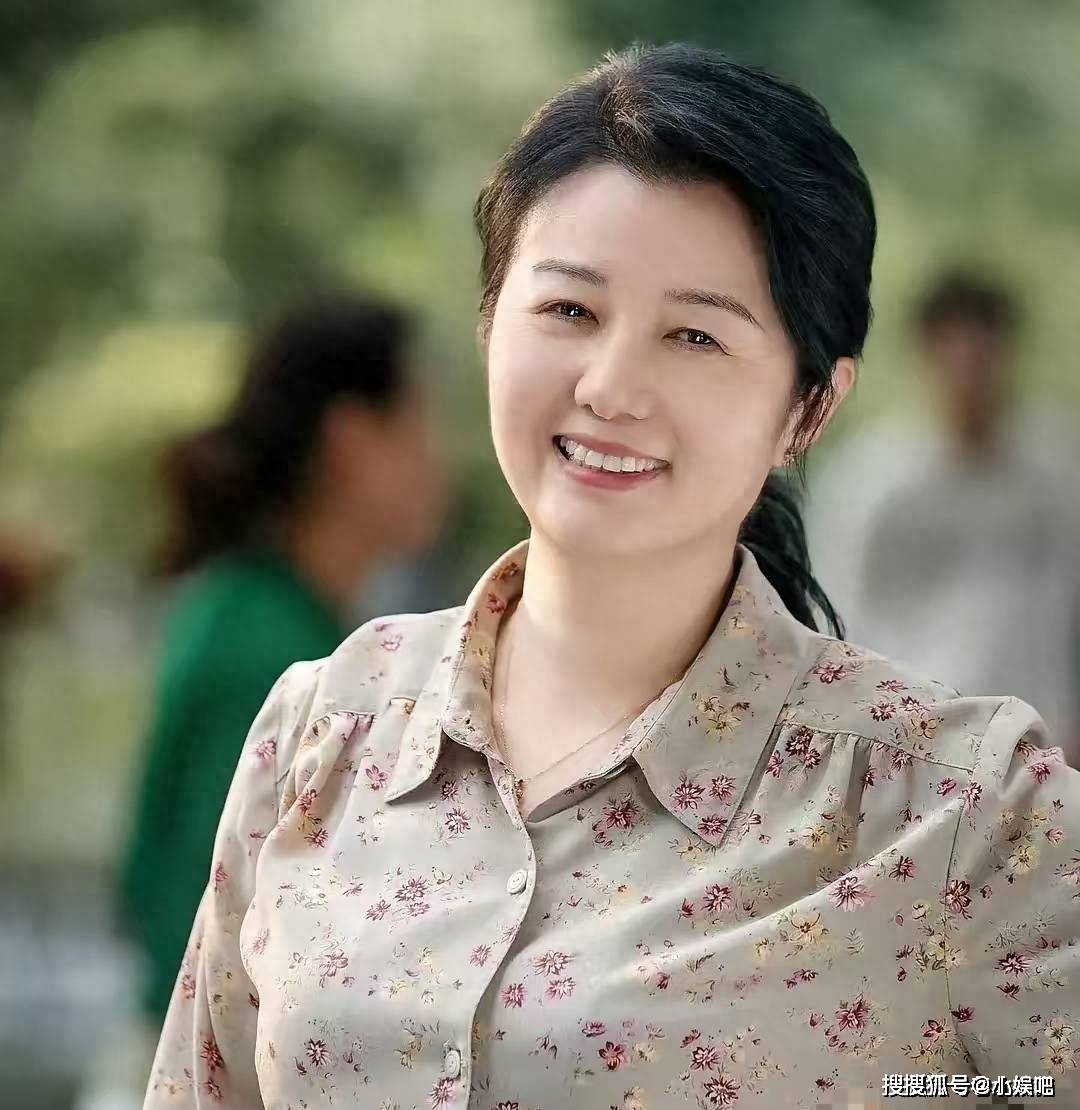 她二婚嫁大13岁杜志国定居武汉素颜自信继子杜淳成心中结