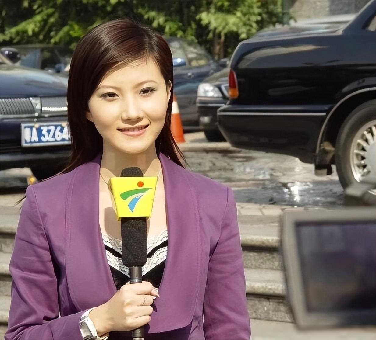 41岁的广东台主持人云菲,与薛乐是最佳拍档,丈夫梁宇也是主持