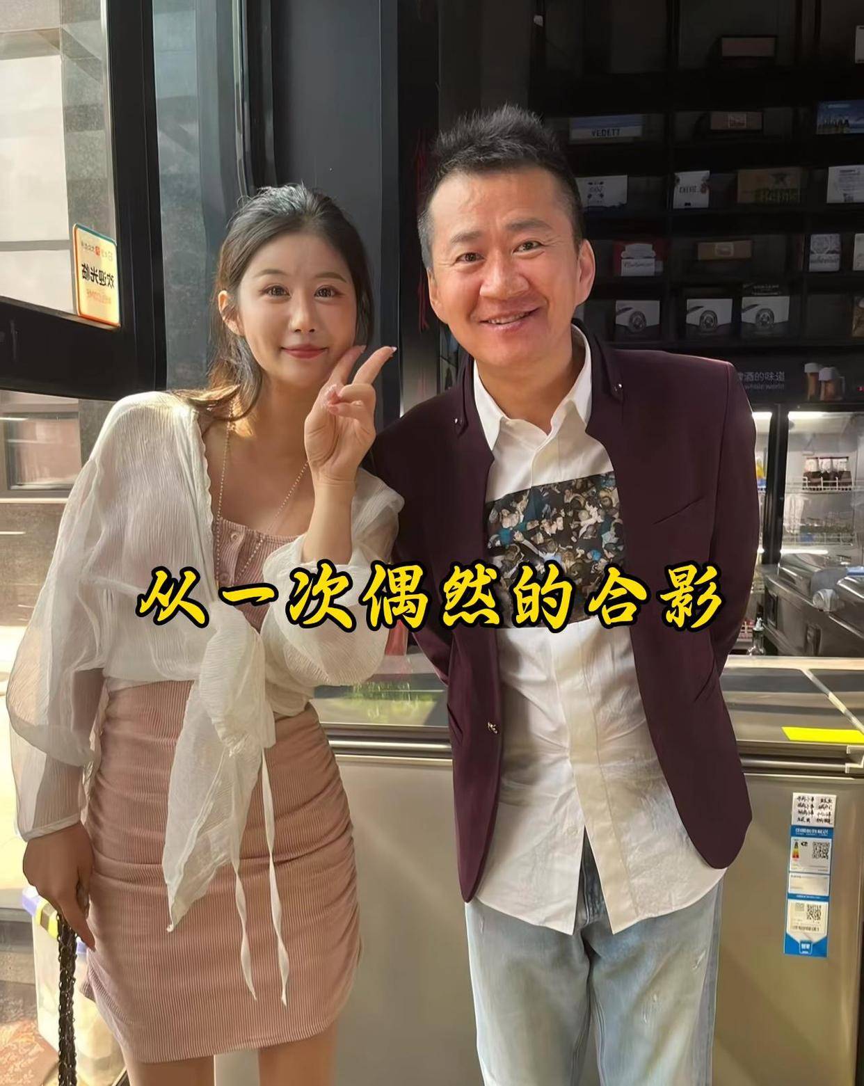 李嘉明倒是挺大度的当网友们说他老婆嫁给他主要是为了钱他反倒觉得