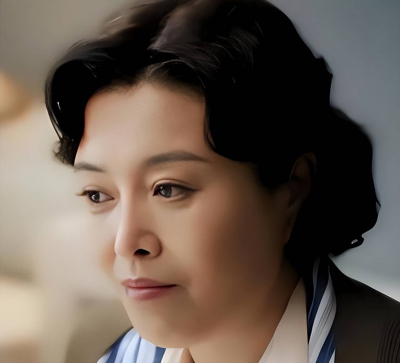 65岁丁嘉丽现状:比剧里年轻很多,女儿是知名演员,儿子是导演