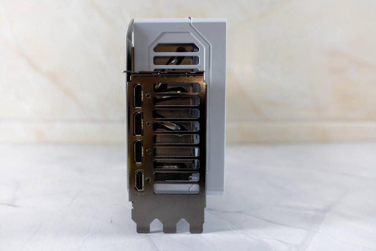 小小3A,轻松拿捏,自带屏幕更好玩,技嘉RTX 5080超级雕ICE装机体验