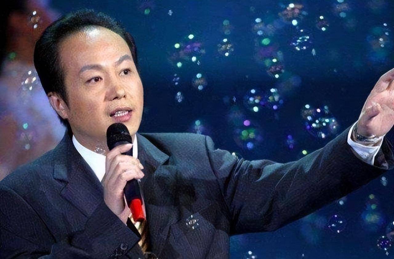 2009年,罗京写下"爱你"之后与世长辞,刘继红抱着手机泪流满面