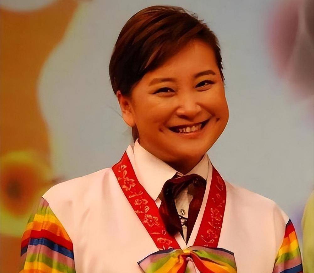 时隔两个月,43岁的贾玲再传好消息,直接将王家卫的体面撕个粉碎