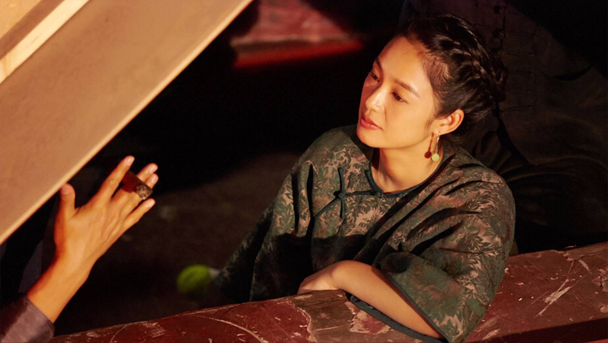 笼络"恶婆婆"拉拢继女,被风流导演独宠19年,周韵到底啥手段?