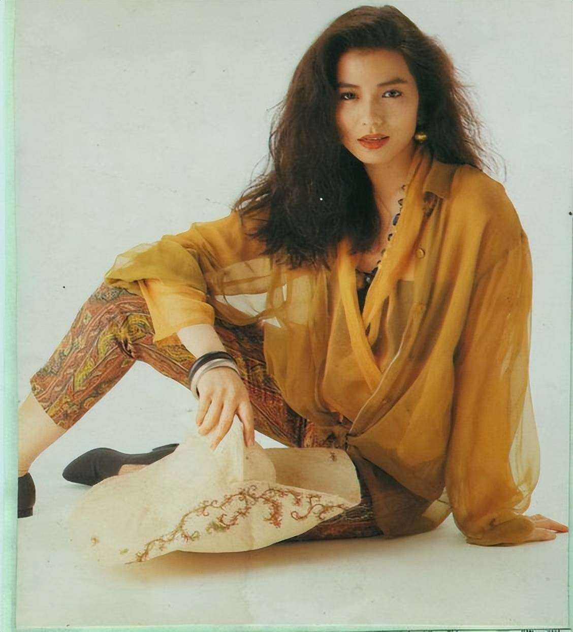 年轻时的钟楚红太惊艳,穿衣尽显女人味,这才是美艳型美女