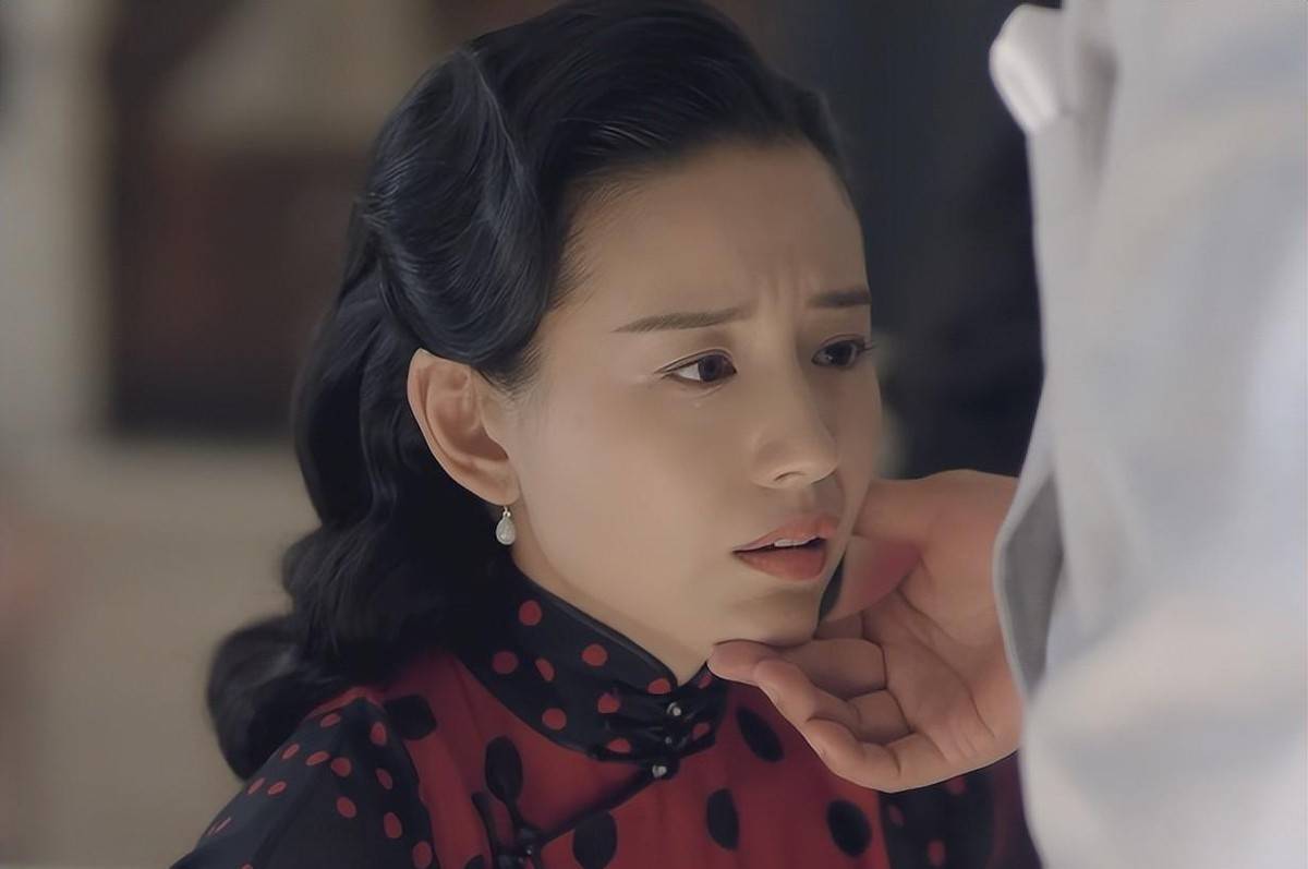 一把年纪偏要演亲热戏?54岁张嘉益遇到44岁董洁,满屏都是尴尬