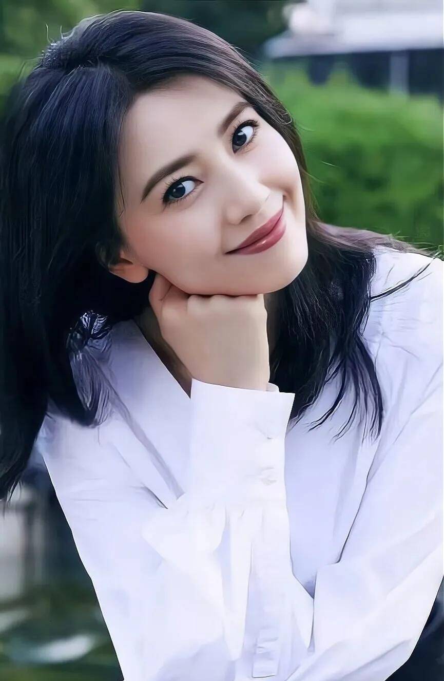高圆圆"高中旧照"被曝出,班主任:至少10个班的男生在追她!