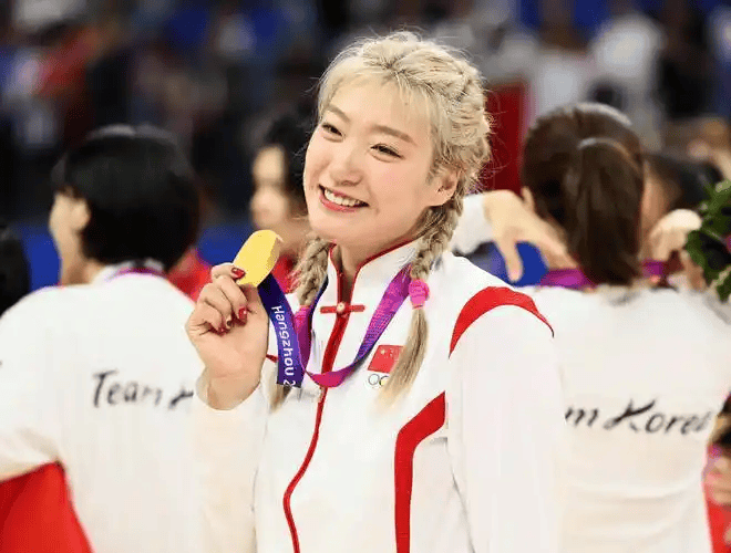 要分手？四川没续约，李梦缺席赛季，或无球可打，谁注意张隆举动