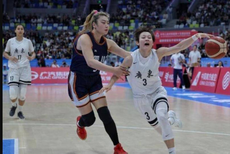 从联赛到全运会，几乎不见李梦的贡献，她凭什么是国内第一小前锋