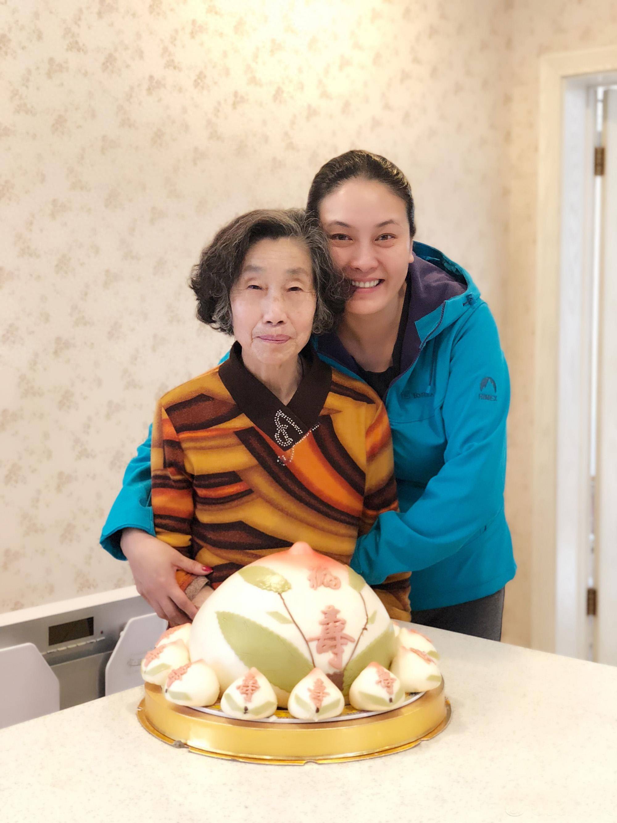 荧屏坏女人贾妮哥哥早逝留下心痛她赌气结婚赌来了幸福