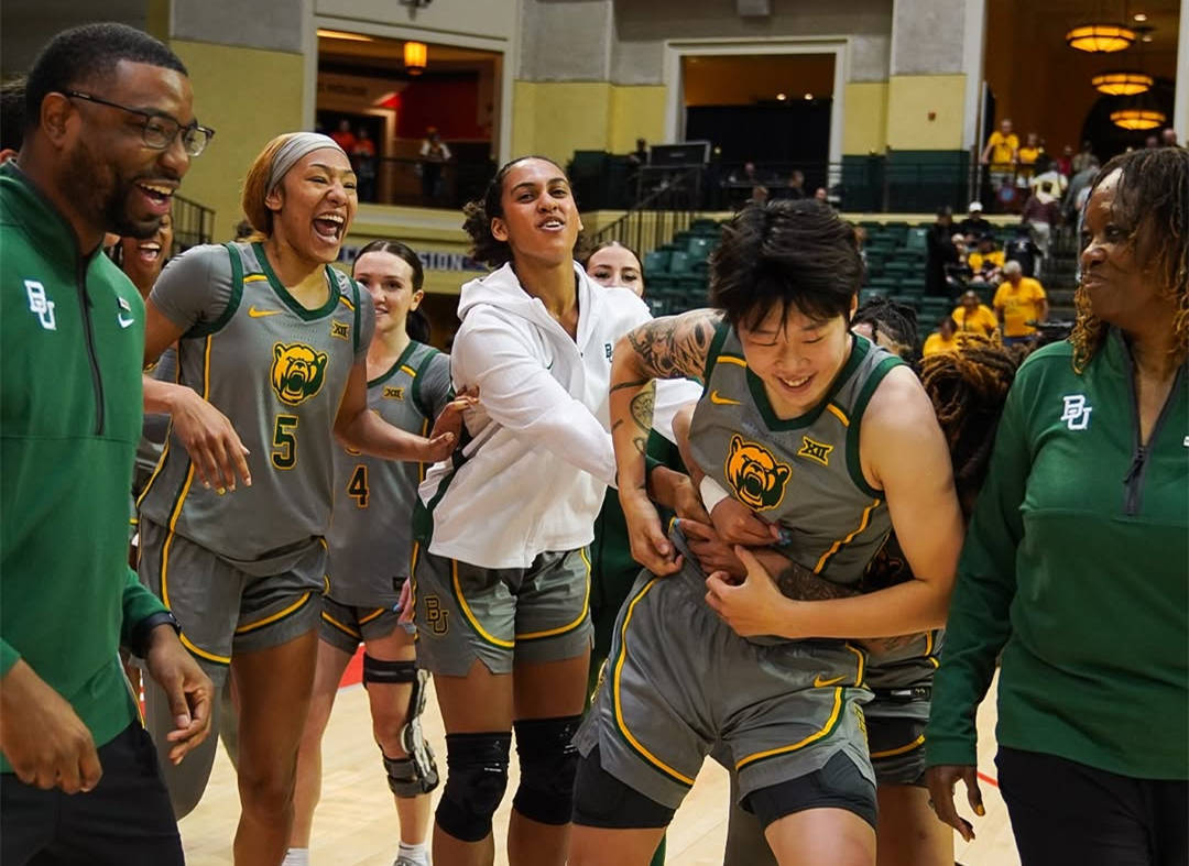 轰12分+突破绝杀！中国女篮20岁1米88新版李梦留美闪耀：霸气庆祝